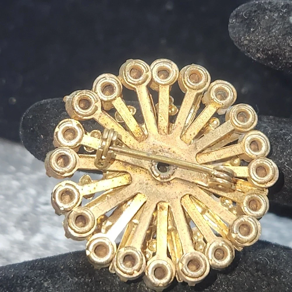 Vintage Gold Tone Ruby Red & Clear Rhinestone Sunburst Starburst Brooch Pin